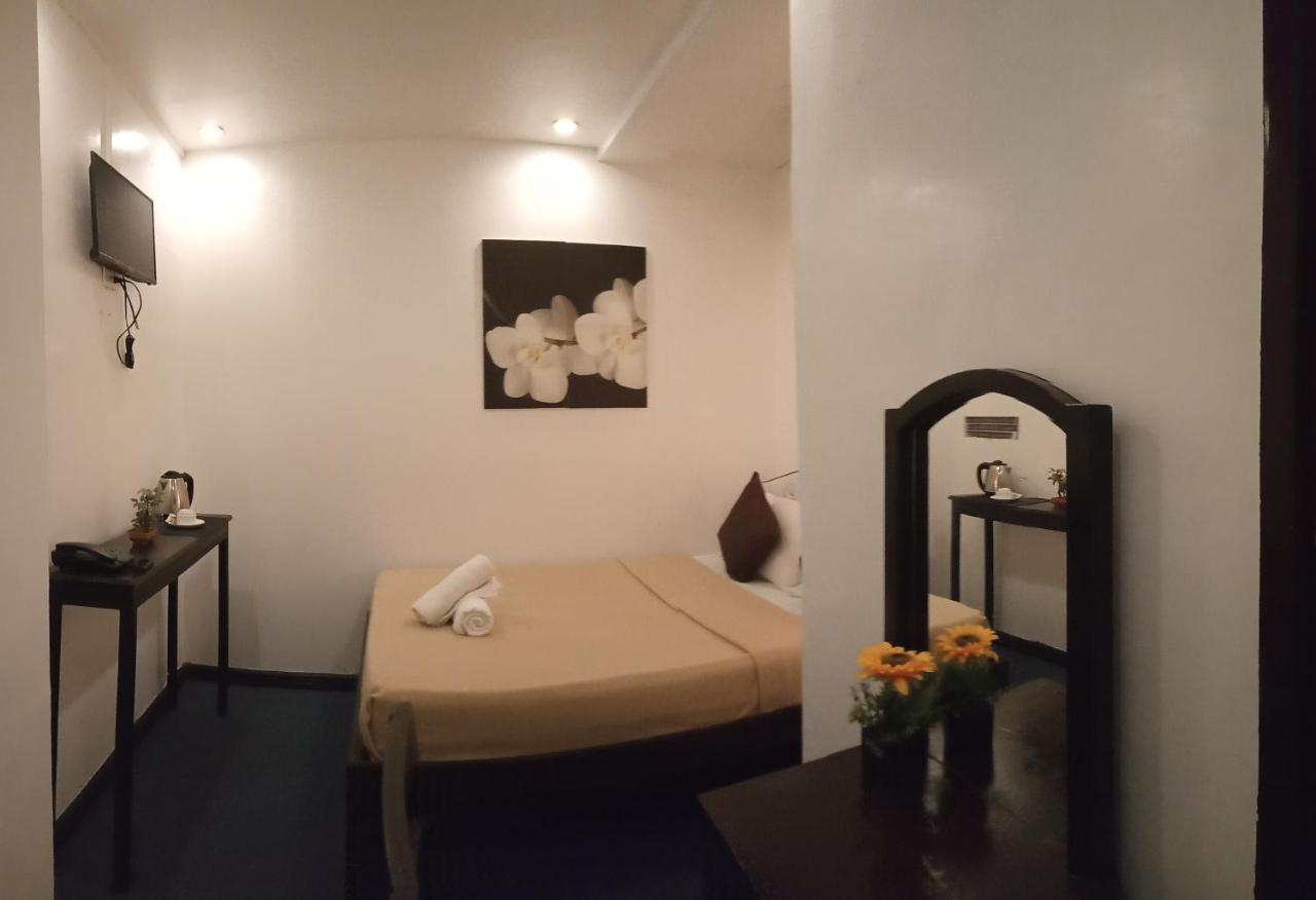 Amax Inn Cebu Мандауэ Экстерьер фото