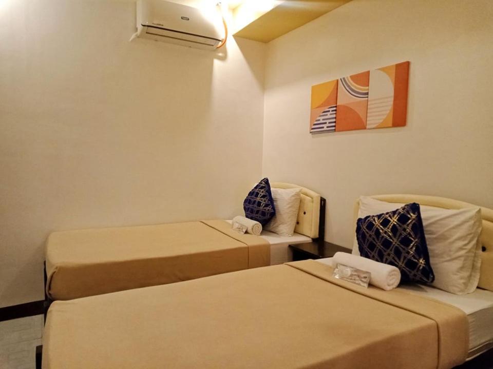 Amax Inn Cebu Мандауэ Экстерьер фото