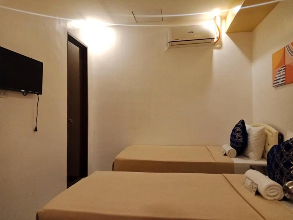 Amax Inn Cebu Мандауэ Экстерьер фото