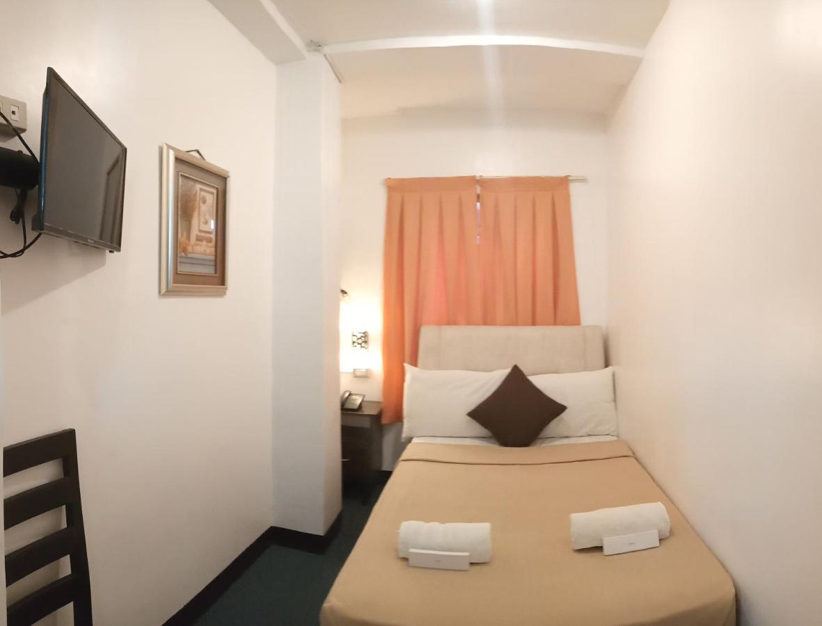 Amax Inn Cebu Мандауэ Экстерьер фото